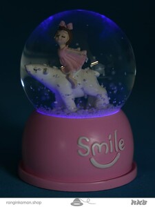 گوی موزیکال چراغدار کوچک A small light-up musical ball