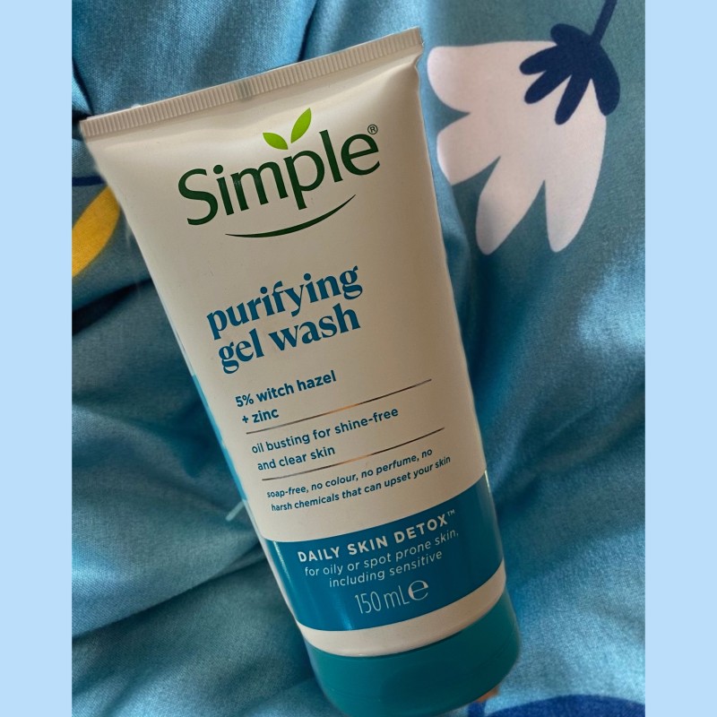 ژل شستشوی سیمپل( پوست چرب‌و مختلط)