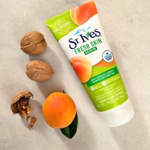 اسکراب صورت (ST.IVES)  FRESH SKIN (عصاره زردآلو)