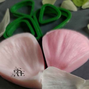 وینر سیلیکونی گل آلاله کد 1 برای ساخت شمع‌های گل آلاله با جزئیات دقیق