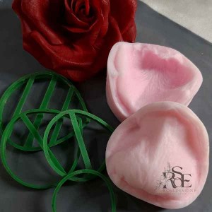 وینر سیلیکونی گل رز کد 2 برای ساخت شمع‌های گل رز با گلبرگ‌های بزرگ و جزئیات دقیق