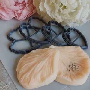 کاتر گل پیونی کد 1: ابزار فیلامنتی برای برش دقیق گلبرگ‌های پیونی در شمع‌سازی