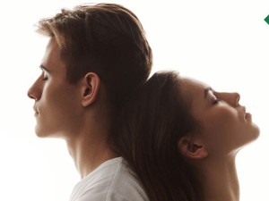 آیا روابط جنسی در دوران پریود مناسب است یا باعث آسیب می‌شود؟
