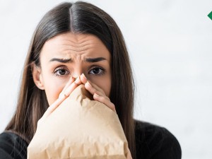 در هنگام حمله اضطراب، تنفس در کیسه کاغذی چه کمکی می‌کند؟!