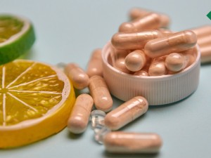 مکمل ها و ویتامین های ضروری و غیر ضروری کدامند؟