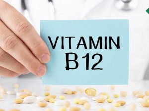 ویتامین B12 چیست؟ | علائم کمبود ویتامین B12 و میزان مصرف آن