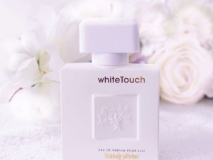 عطر و ادکلن زنانه  وایت تاچ برند فرانک اولیویر  ( Franck Olivier   -  White Touch  for women  )