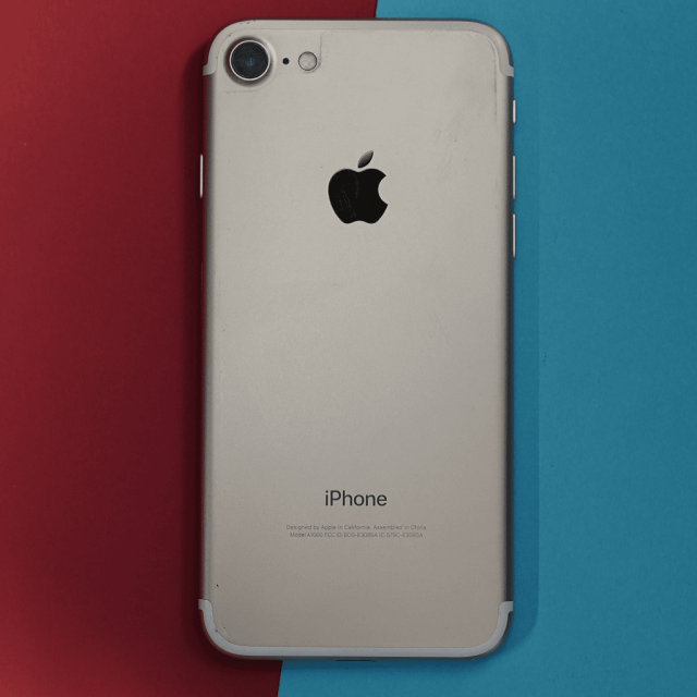 آیفون ۷  - ظرفیت ۱۲۸ گیگابایت - گلد  - کارکرده