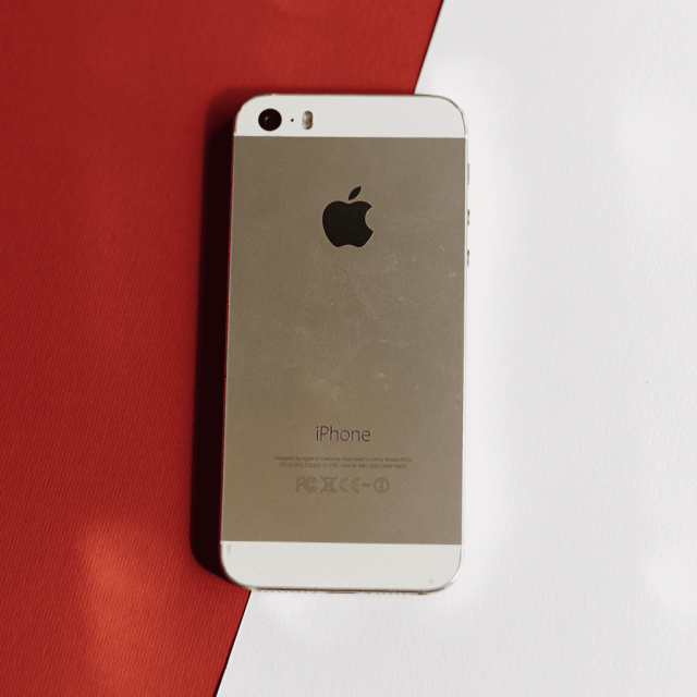 آیفون 5S  - ظرفیت ۱۶ گیگابایت - گلد  - کارکرده