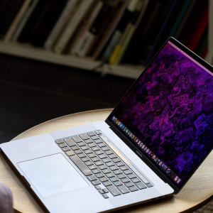 مک بوک پرو 16 اینچی مدل MVVM2 2019 همراه با تاچ بار