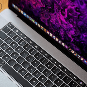 مک بوک پرو 16 اینچی مدل MVVK2 2019 همراه با تاچ بار