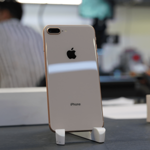 آیفون 8 پلاس ظرفیت 64 گیگابایت - گلد - کارکرده