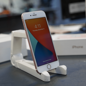 آیفون 8 پلاس ظرفیت 64 گیگابایت - گلد - کارکرده