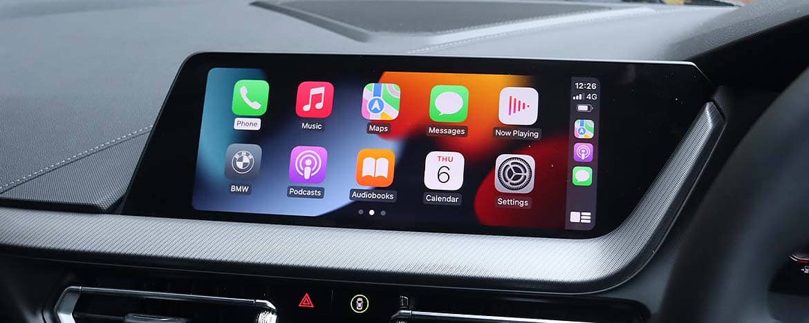 CarPlay امکان استفاده از اپلیکیشن‌های گوشی‌های آیفون را در هنگام رانندگی به رانندگان می‌دهد