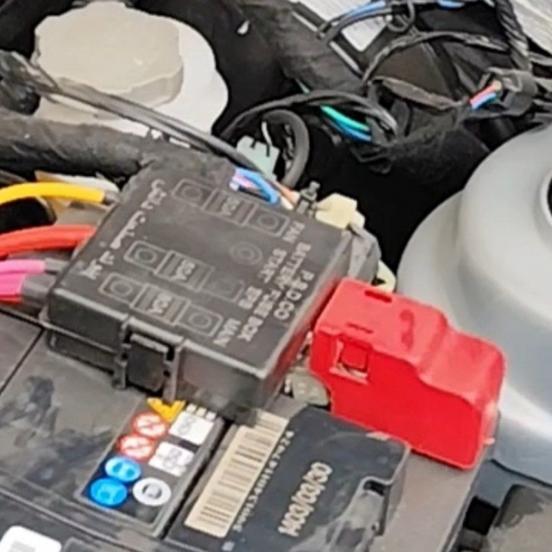 جعبه فیوز سرباتری ساینا اتوماتیک