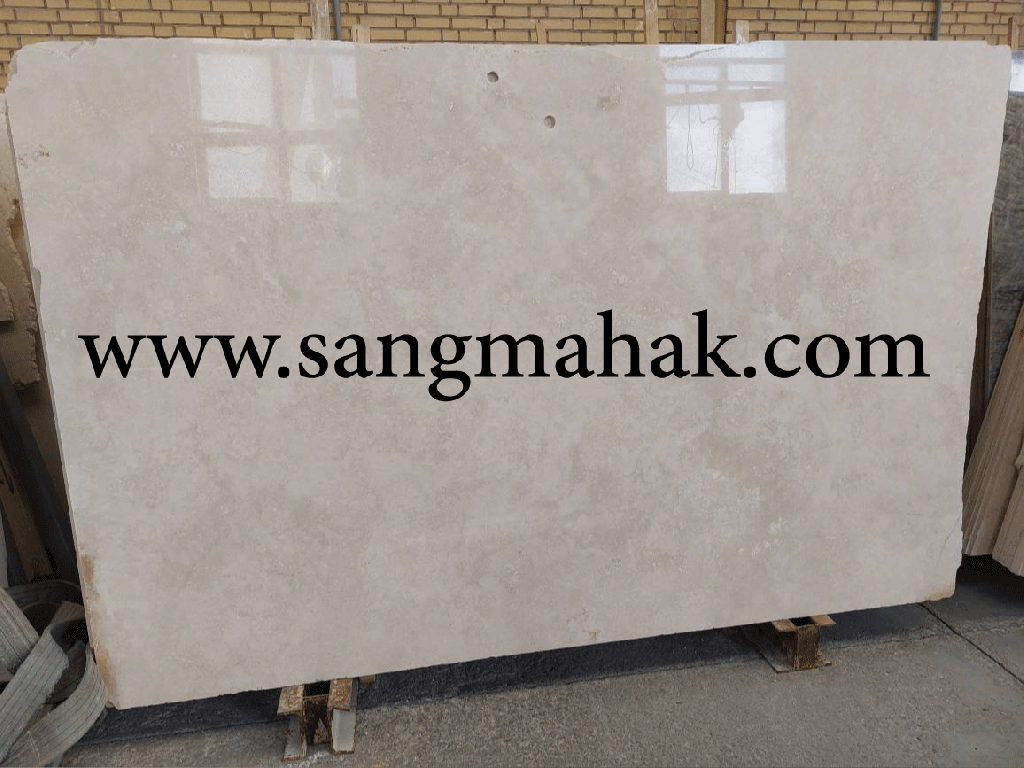 بررسی جامع سنگ تراورتن دیوار: ویژگی‌ها، انواع و کاربردها