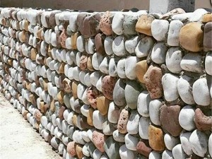 با خرید قلوه سنگ برای کف حیاط، زیبایی و دوام را به آن هدیه دهید.