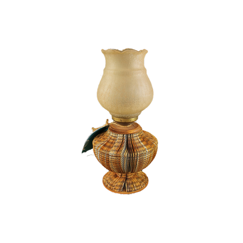 کتاب نخواندنی چراغ مدل لاله عباسی