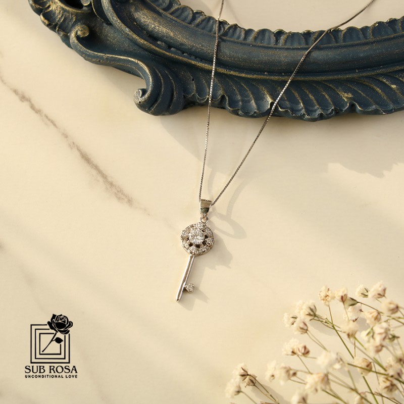 گردنبند نقره 925 طرح کلید نگین دار 12173