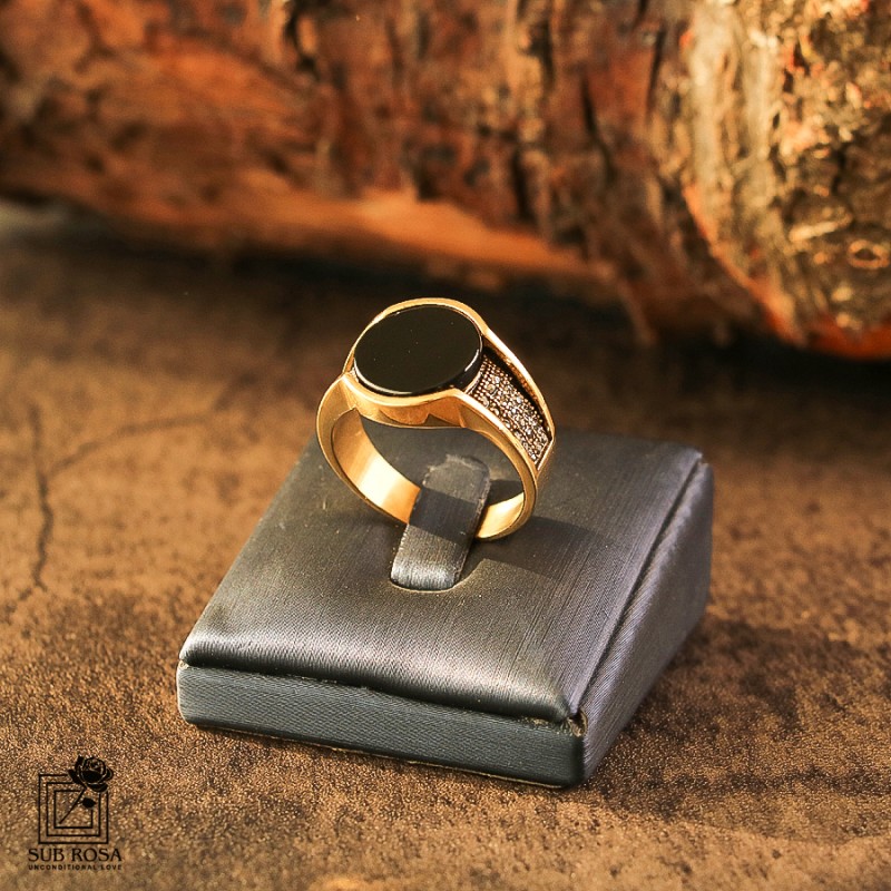 انگشتر استیل نگین مشکی با رکاب نگین دار طلایی سایز 9-14811