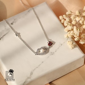 گردنبند سواروسکی المنتس طرح لب 12258