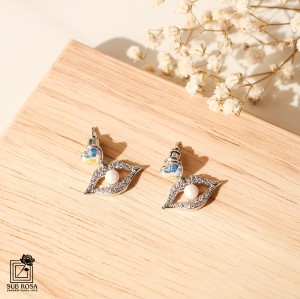 گوشواره سواروسکی المنتس طرح لب 13019