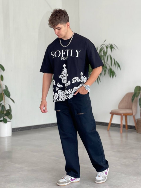خرید تیشرت مشکی دونخ  باکسی طرح SOFTLY DRAW پسرانه و مردانه