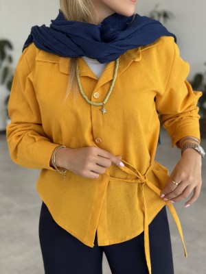 شومیز خردلی بغل گره‌ای دگمه چوبی