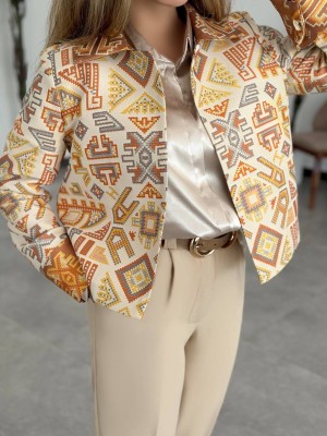 "راهنمای کامل خرید و انتخاب کت و شومیز زنانه | انواع مدل، جنس و ست کردن برای استایل شیک و جذاب"