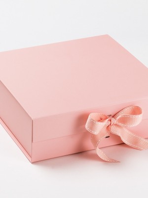 "راهنمای کامل انتخاب بهترین هدیه برای خانم‌ها | شیک، خاص و کاربردی"