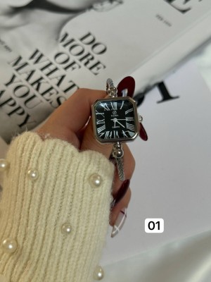 ساعت بنگلی مربعی دخترانه کد W001
