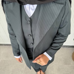 خرید جلیقه (وست) زنانه کت شلواری فاستونی دیپلمات سبز کد DELBAR با طراحی خانم سارا مجیدی
