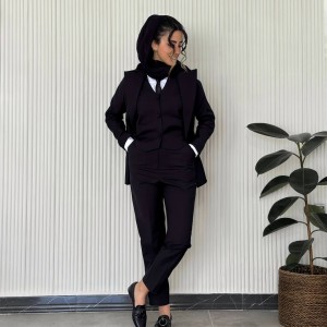 خرید و مشخصات شلوار اولد مانی (old money) استایل زنانه مشکی کرپ فاستونی آلتین کد SIDE با طراحی خانم سارا مجیدی