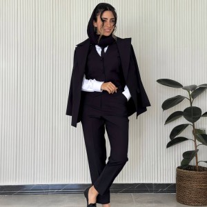 شلوار اولد مانی (old money) استایل زنانه مشکی کرپ فاستونی آلتین کد SIDE با طراحی خانم سارا مجیدی