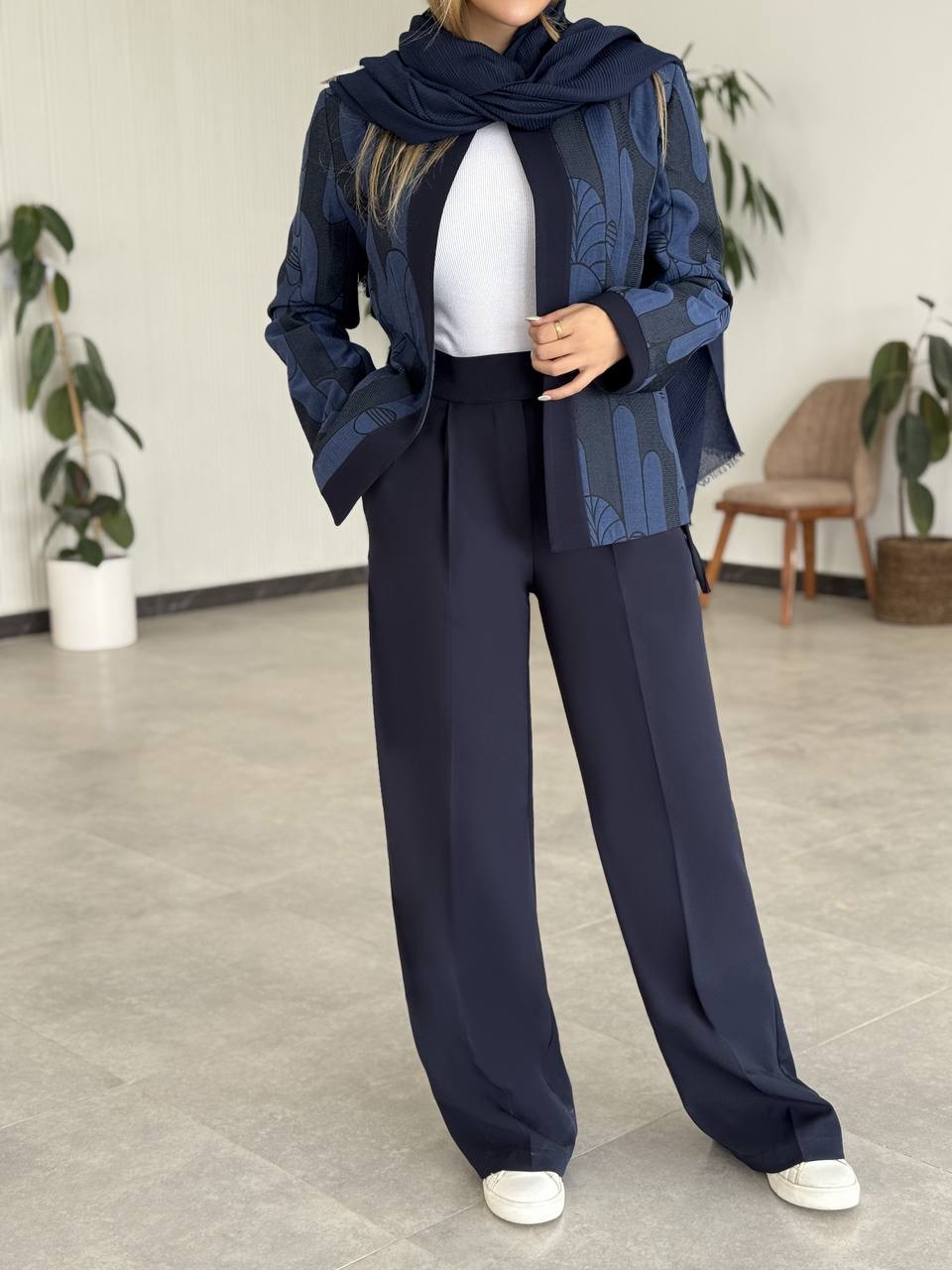 کراپ کت ژاکارد سورمه&zwnj;ای نواردوزی شده