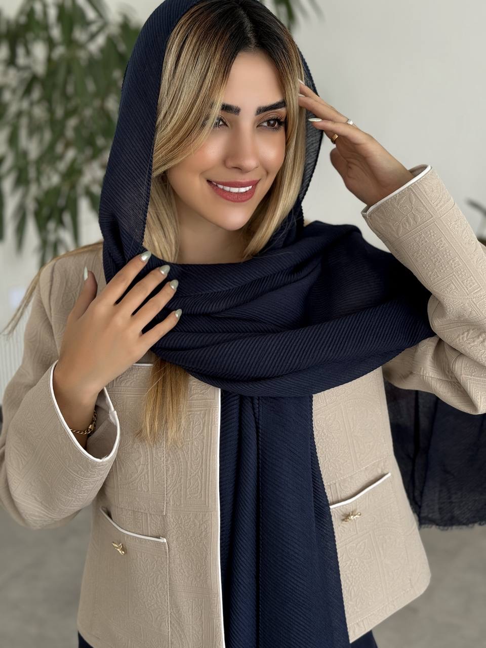 کراپ کت ژاکارد کرمی مغزی دوزی شده