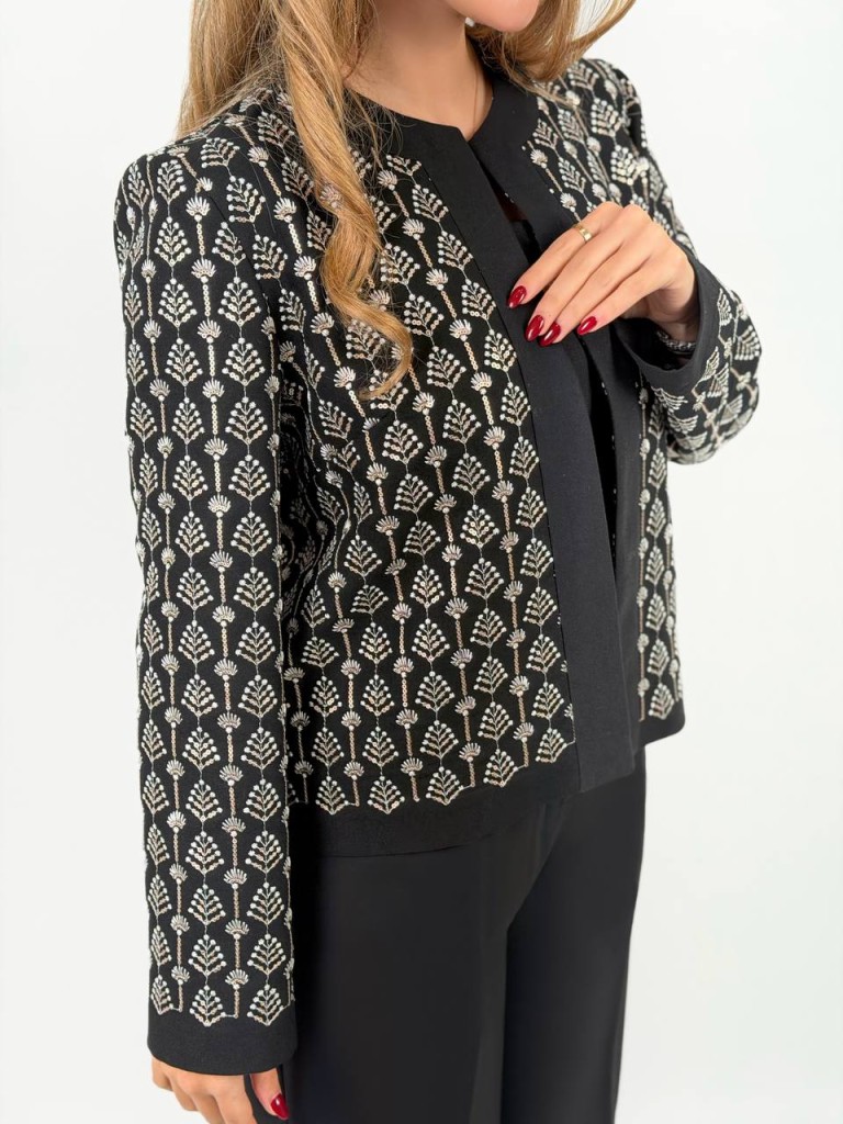 خرید کت مشکی از سارا مجیدی