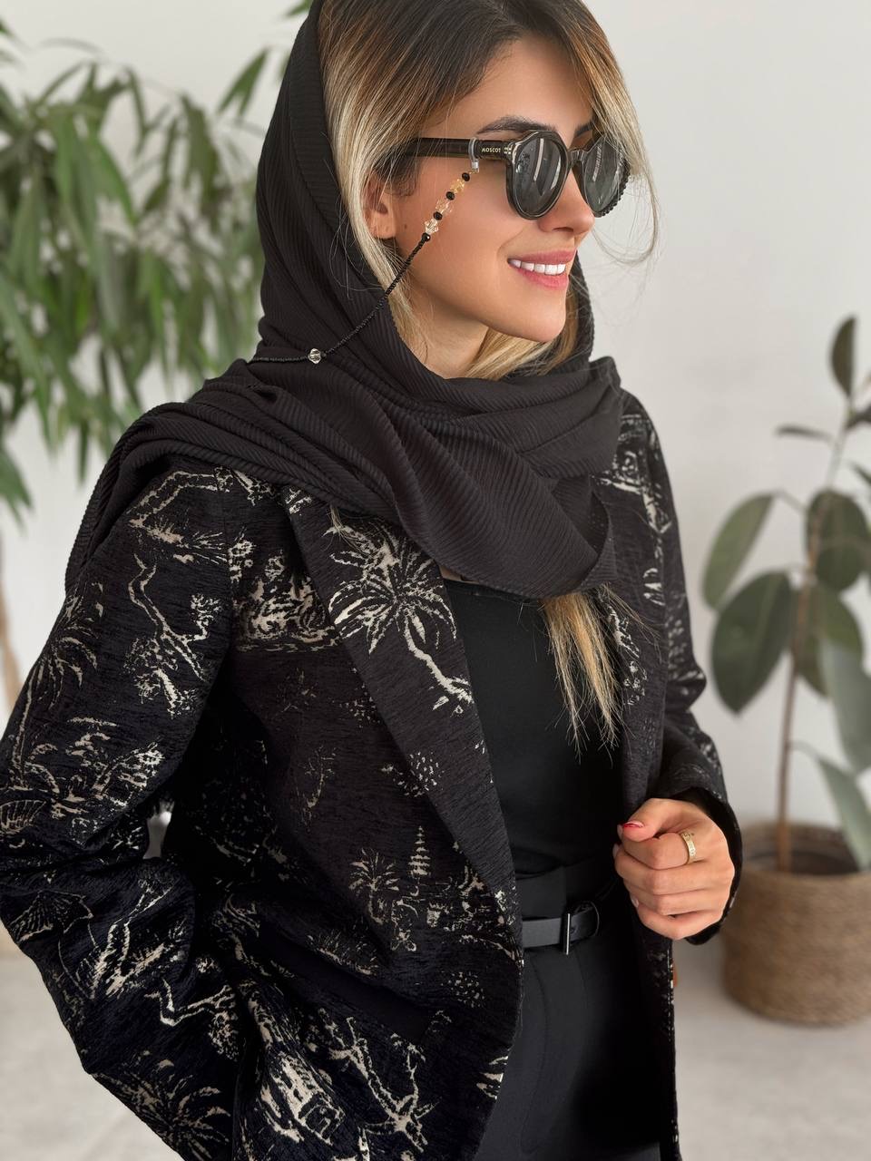 قیمت خرید کت ژاکارد ترندی مشکی با رگه های طلایی