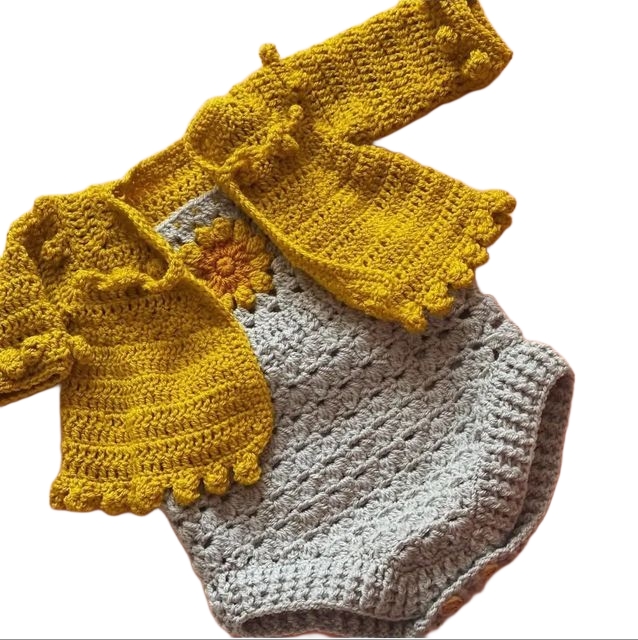 سرهمی نوزادی دخترانه با ژاکت بافتنی کد44GyGh