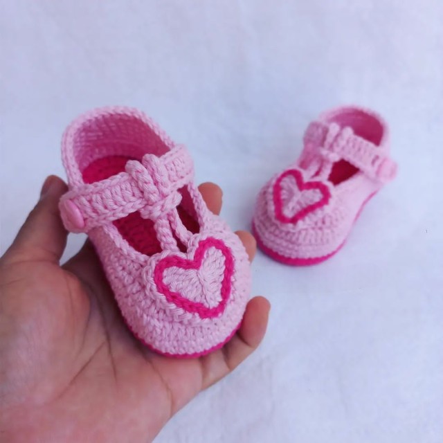 پاپوش نوزادی دخترانه مدل heart