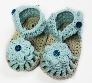 پاپوش بافتنی نوزادی مدل گل برجسته