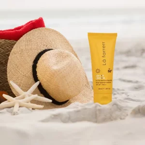 کرم ضد آفتاب بی رنگ و ضد لک لافارر مدل SPF50 مناسب پوست‌ های چرب