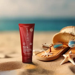 کرم ضد آفتاب رنگی لافارر SPF40 رنگ روشن مناسب پوست خشک و معمولی