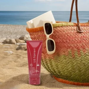 کرم ضد آفتاب و ضد لک رنگی لافارر SPF40 رنگ متوسط مناسب پوست خشک و معمولی
