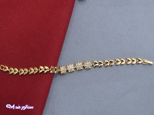 دستبند زنانه استیل طرح گل نگین دار کد DZ1018