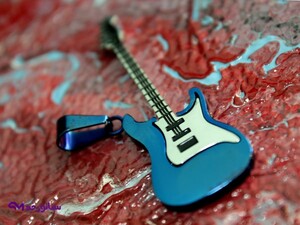 خرید گردنبند استیل گیتار آبی شیک