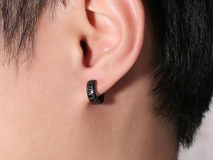 

گوشواره مردانه بدون سوراخ گوش به عنوان یک زیورآلات جذاب و شیک برای آقایان استفاده می شود که برای آن ها محبوبیت زیادی دارد. انواع متنوع...