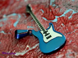 گردنبند استیل گیتار آبی کد SG 2067