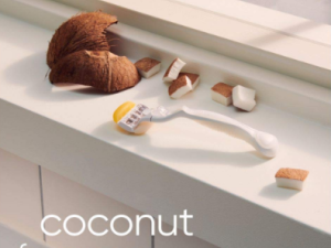یدک خود تراش ژیلت سری ونوس اولای مدل Comfortglide Coconut