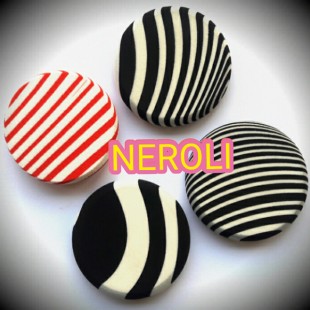 پد  آرایشی ضخیم طرحدار